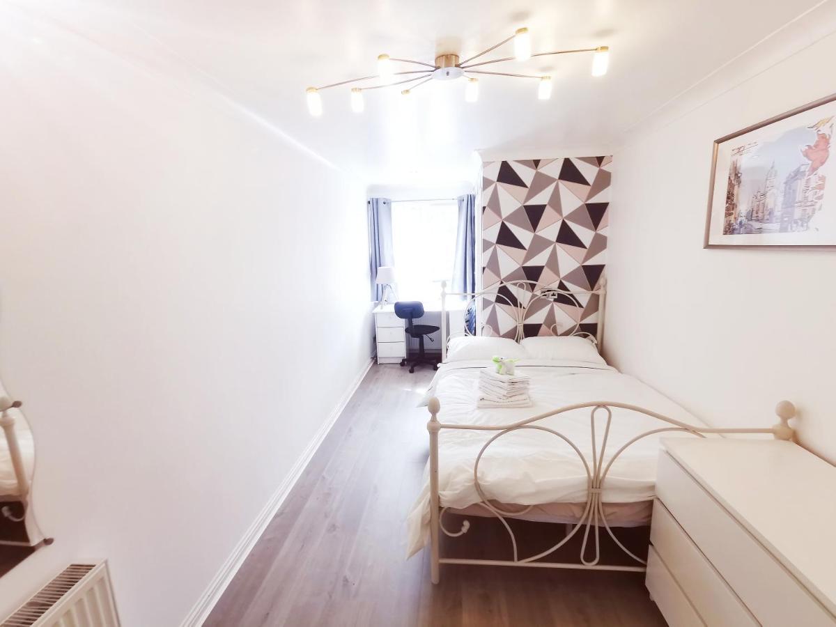 Modern And Spacious Double&King Bedrooms Both With Private Bathrooms เอดินบะระ ภายนอก รูปภาพ