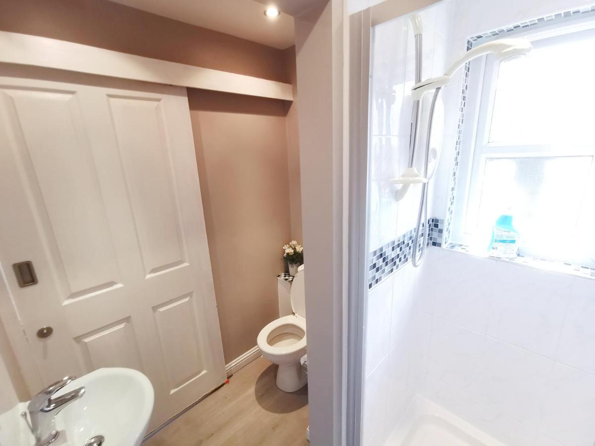 Modern And Spacious Double&King Bedrooms Both With Private Bathrooms เอดินบะระ ภายนอก รูปภาพ