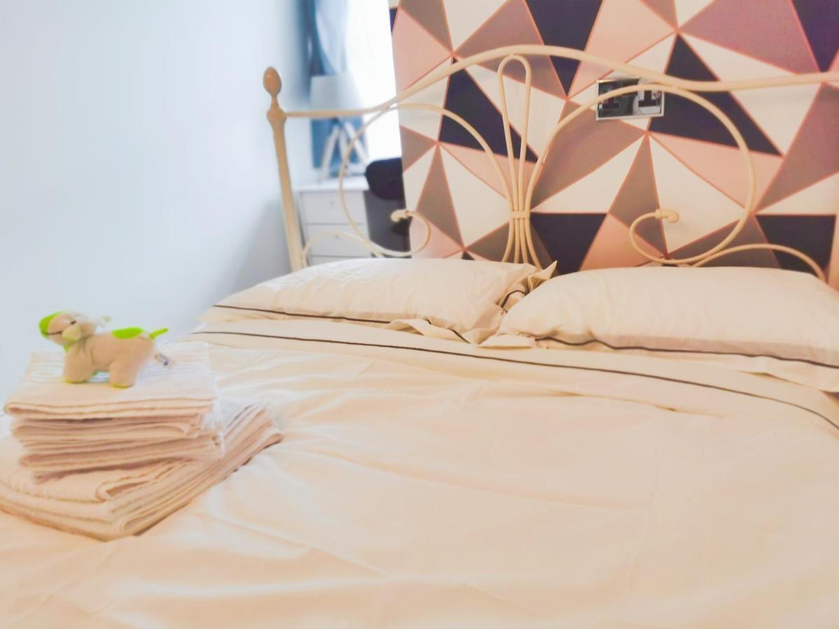 Modern And Spacious Double&King Bedrooms Both With Private Bathrooms เอดินบะระ ภายนอก รูปภาพ
