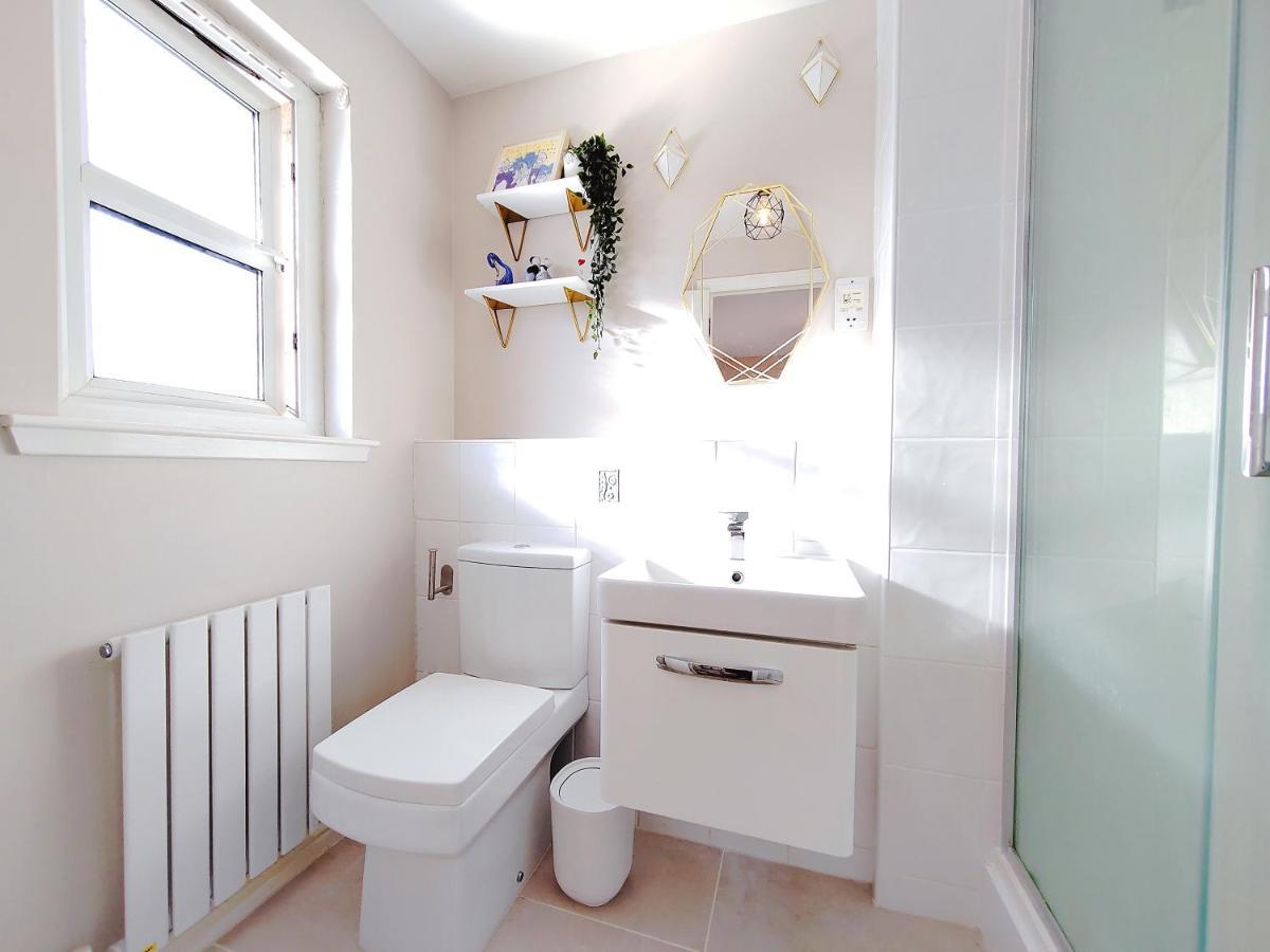 Modern And Spacious Double&King Bedrooms Both With Private Bathrooms เอดินบะระ ภายนอก รูปภาพ