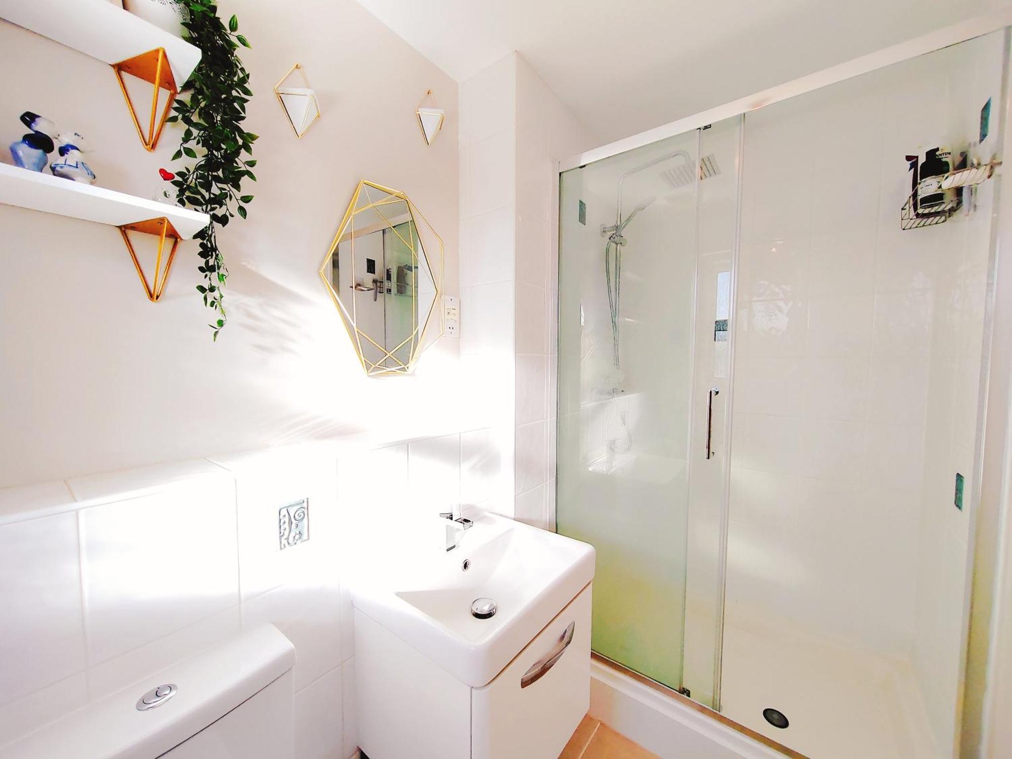 Modern And Spacious Double&King Bedrooms Both With Private Bathrooms เอดินบะระ ห้อง รูปภาพ
