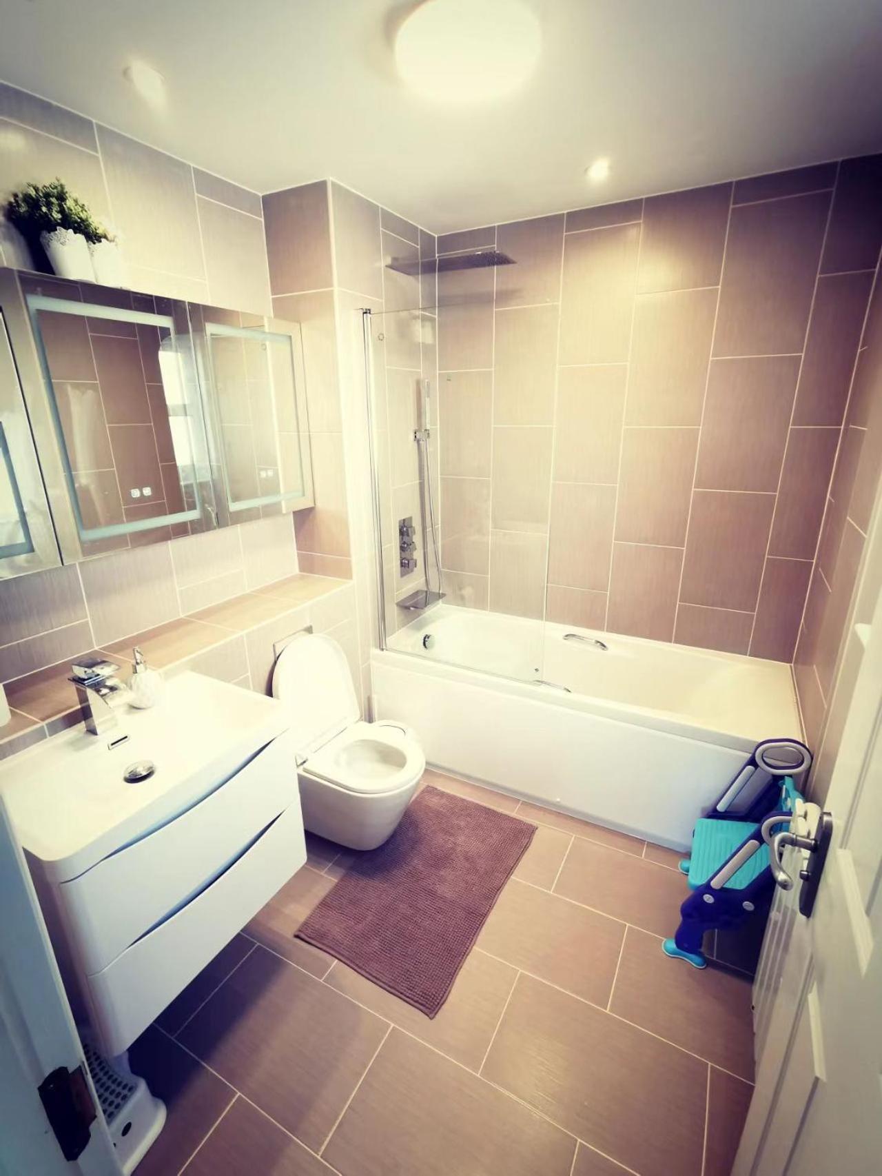 Modern And Spacious Double&King Bedrooms Both With Private Bathrooms เอดินบะระ ภายนอก รูปภาพ