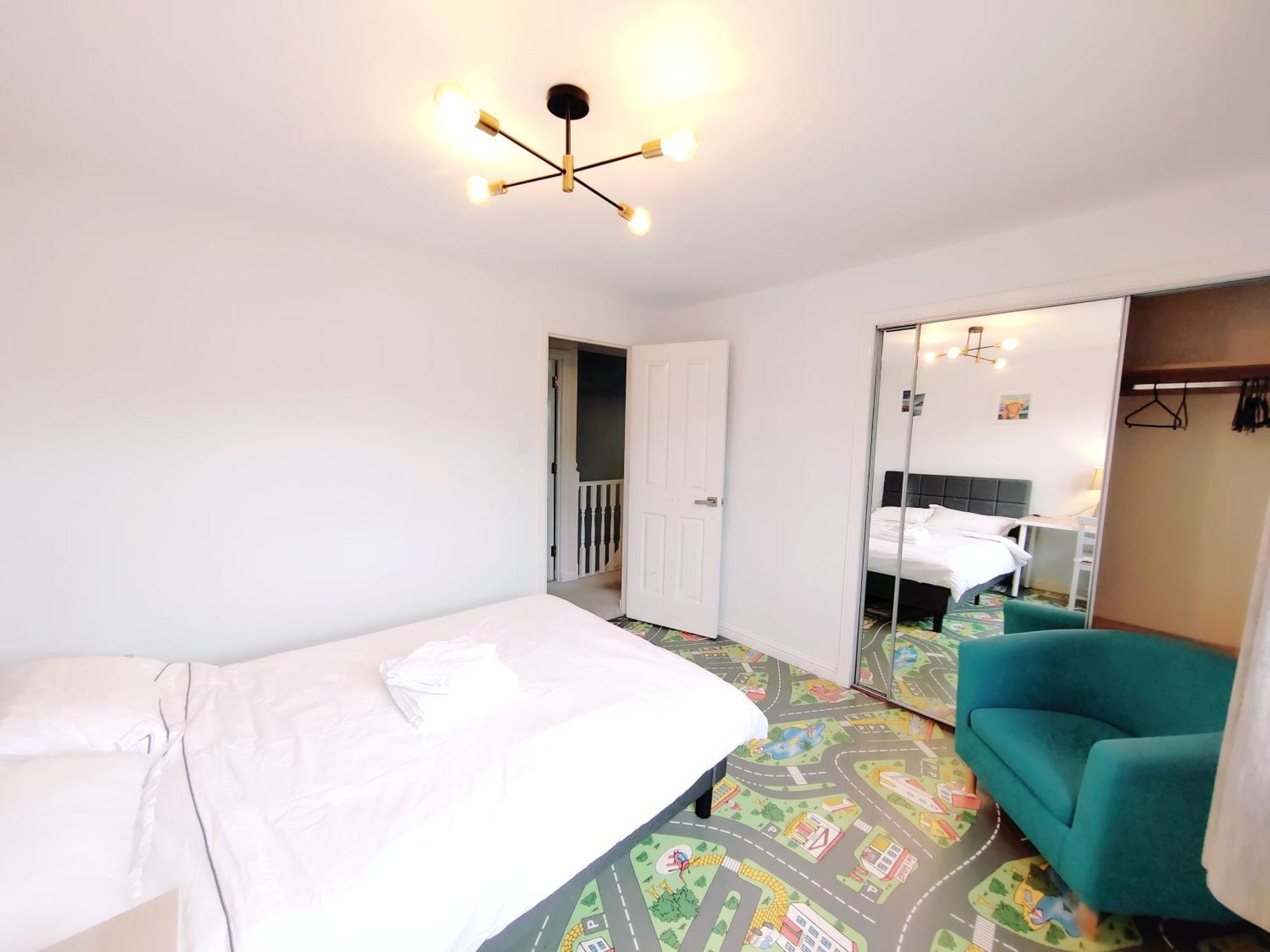 Modern And Spacious Double&King Bedrooms Both With Private Bathrooms เอดินบะระ ห้อง รูปภาพ